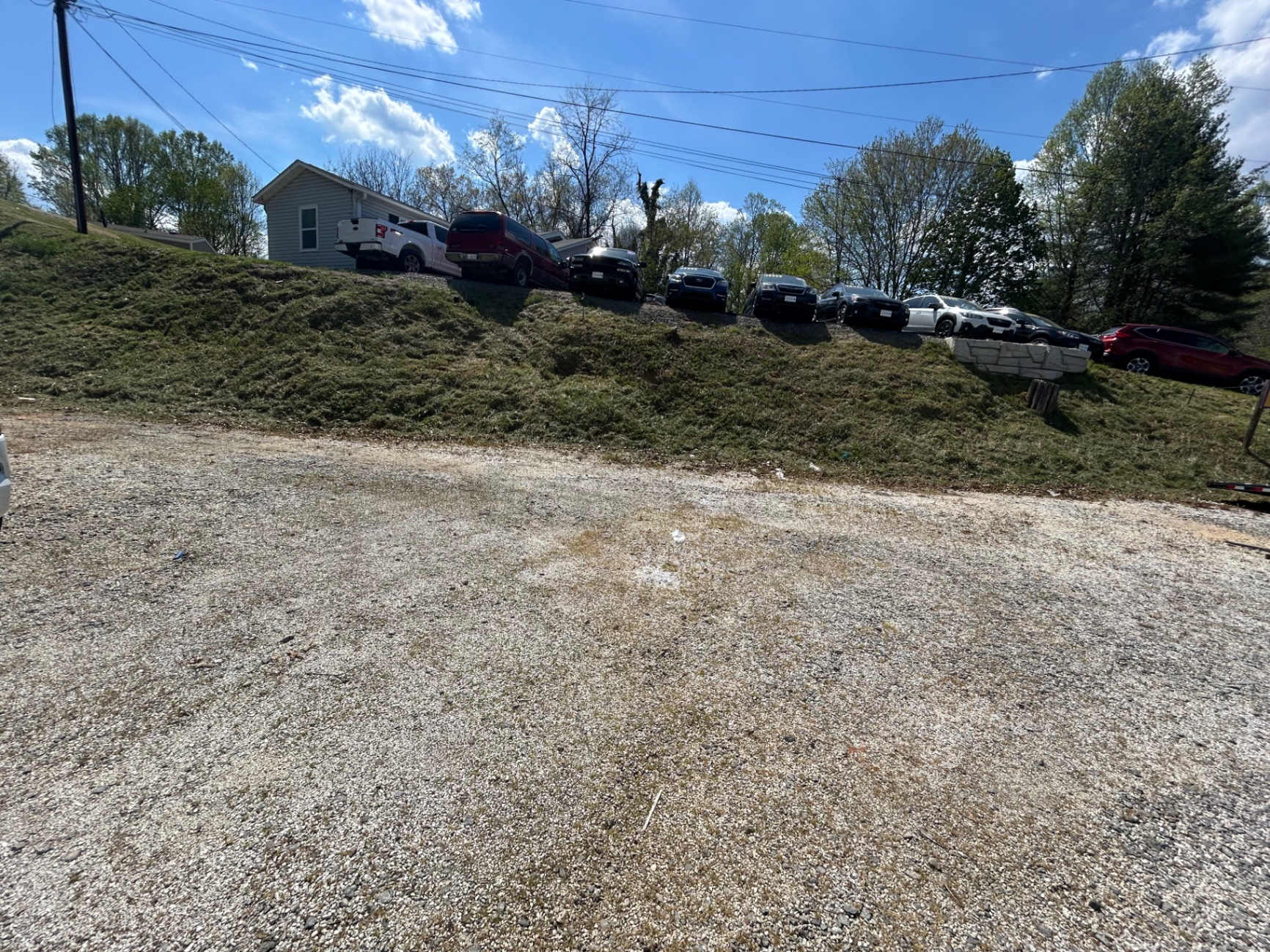 Trimmed slope and embankment